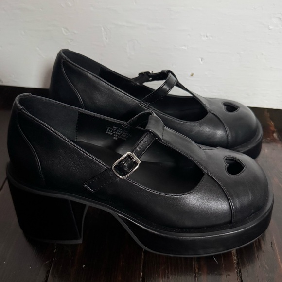 dELiA*s Shoes - Delia’s platform Mary Janes
